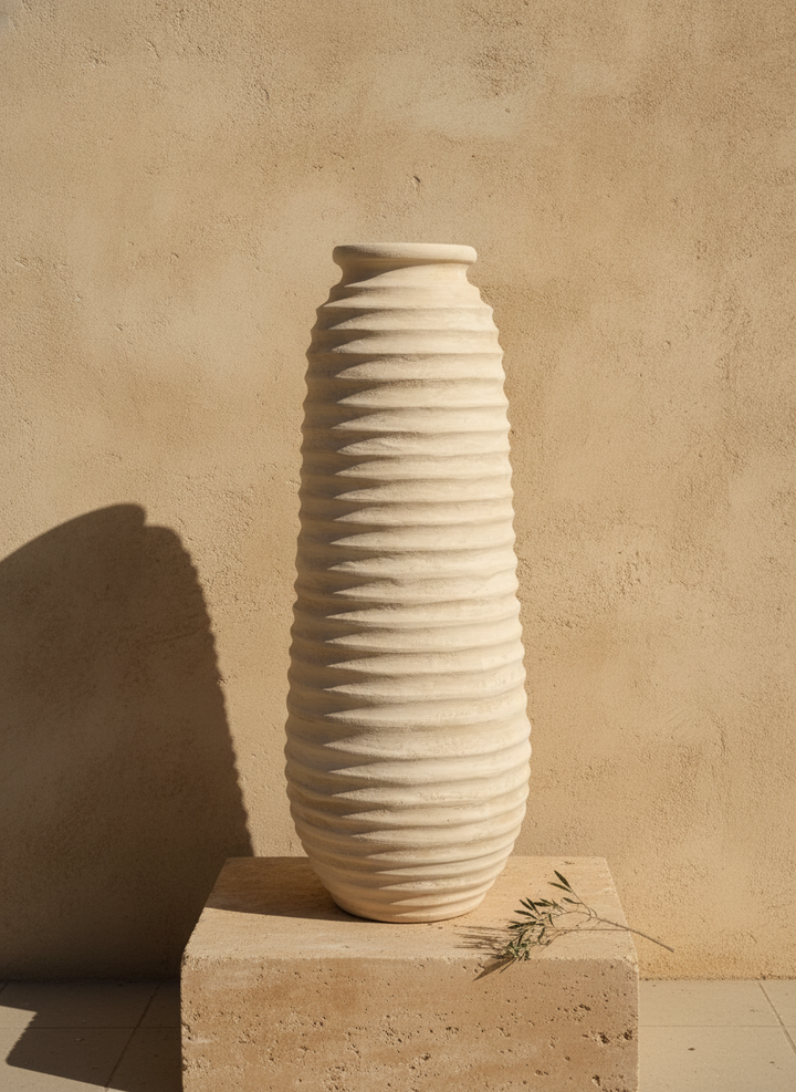 Vaso terracota artesanal EXC 23, handmade em Portugal. Design de interiores sustentável; design biofílico. Decoração orgânica; Decoração wabi-sabi, farmhouse, Japandi, minimalista, mediterrânica, cottagecore e moderno.