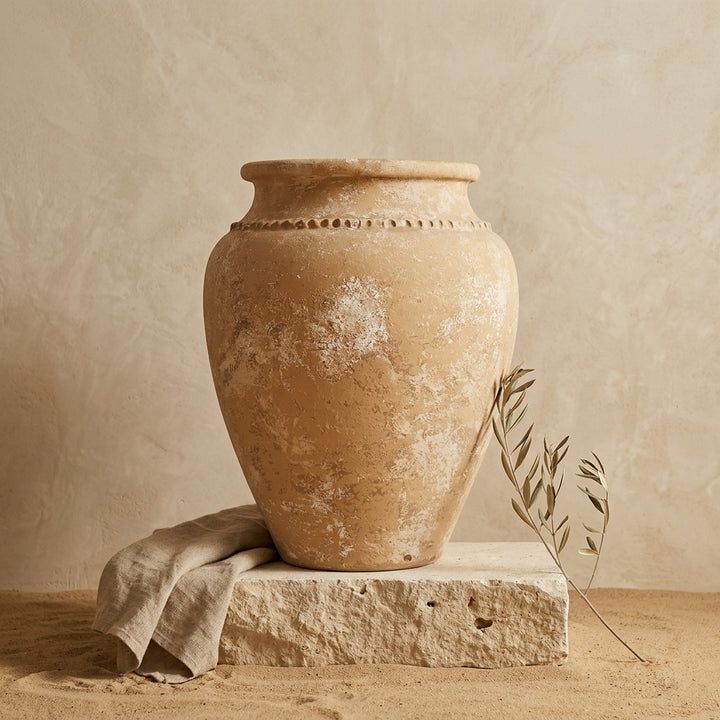 Vaso terracota artesanal Kora M, artesanato feito em Portugal. Decoração de interiores; Design biofílico; Decoração sustentável nos estilos: Japandi, minimalista, rústico, mediterrânico, farmhouse e cottage.