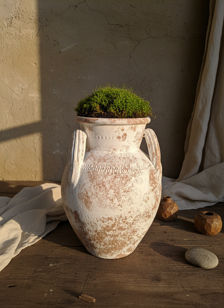 Vaso terracota artesanal Poteh B feito à mão Portugal. Decoração sustentável nos estilos Japandi, minimalista, rústico, farmhouse e moderno e wabi-sabi. Design de interiores; decoração e design biofílico;