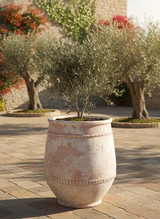 Vaso terracota artesanal Alba E feito à mão Portugal, decoração Wabi-sabi, minimalista, rústico, farmhouse e moderno. Decoração e design de interiores; decoração e design biofílico;