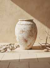 Vaso terracota artesanal Luma E, artesanalmente feito em Portugal, decoração wabi-sabi, minimalista, rústica, mediterrânica, cottagecore e farmhouse . Decoração e design de interiores; decoração e design biofílico;