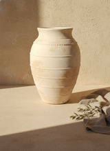 Vaso terracota artesanal LAMOUR F feito à mão Portugal. Decoração sustentável;decoração e design biofílico; Decoração minimalista, wabi-sabi, rústica, mediterrânico e farmehouse.  Design de interiores; 