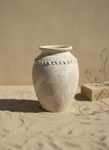 Vaso terracota artesanal Tamar F feito à mão Portugal. Decoração estilo wabi-sabi, minimalista, rústico, mediterrânico, Japandi e farmehouse. Decoração de interiores;  Design biofílico; Decoração sustentável