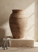 Vaso terracota artesanal RÚSTICO G.1 feito à mão Portugal. Decoração minimalista, wabi-sabi, rústica, mediterrânico e farmehouse. Decoração e design de interiores; design biofílico e decoração;
