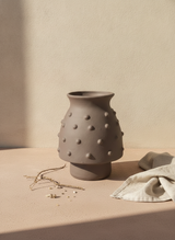 Vaso terracota artesanal  EXC 29, handmade em Portugal.  Decoração orgânica. Decoração minimalista, mediterrânica, cottagecore e moderno.  Decoração orgânica sustentável; design biofílico;