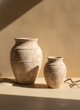 Vaso terracota artesanal LAMOUR G feito à mão Portugal. Decoração orgânica; Decoração sustentável; Design de interiores; decoração e design biofílico; Decoração minimalista, wabi-sabi, rústica, mediterrânico e farmehouse. 