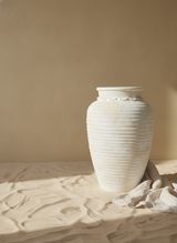 Vaso terracota artesanal EXCLUSIVO Y.2 feito à mão Portugal. Decoração sustentável; decoração e design biofílico; Decoração minimalista, wabi-sabi, rústica, mediterrânico e farmehouse.  Design de interiores; 