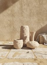 Conjunto de 3 vasos de terracota artesanal  EXC 22, handmade em Portugal. Design de interiores sustentável; design biofílico. Decoração wabi-sabi, farmhouse, Japandi, minimalista, mediterrânica, cottagecore e moderno.  Decoração orgânica;