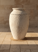 Vaso terracota artesanal Tamar E feito à mão Portugal. Design biofílico; Decoração estilo wabi-sabi, minimalista, rústico, mediterrânico, Japandi e farmehouse. Decoração de interiores; Decoração sustentável;