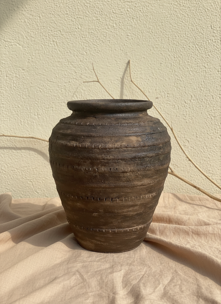 Vaso terracota artesanal RÚSTICO L, feito artesanalmente em Portugal. Decoração de interiores; Design biofílico; Decoração sustentável nos estilos: Japandi, minimalista, rústico, mediterrânico, farmhouse e cottage. 