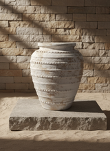 Vaso terracota artesanal MARUA K, feito à mão Portugal. Decoração sustentável nos Estilos: cottage, wabi-sabi, minimalista, rústico, mediterrânico, e moderno. Design de interiores; design biofílico;