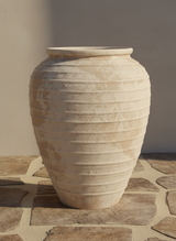 Vaso terracota artesanal Marua N, MADE IN Portugal. Estilo wabi-sabi, minimalista, rústico, mediterrânico, moderno e outras. Decoração sustentável e design de interiores; design biofílico;