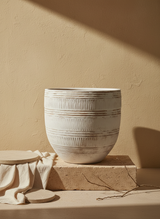 Vaso terracota artesanal  EXC 2, handmade em Portugal. Decoração wabi-sabi, farmhouse, Japandi, minimalista, mediterrânica, cottagecore e moderno. Design de interiores, decoração sustentável; design biofílico;
