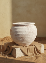 Vaso terracota artesanal  EXC 7, feito à mão em Portugal.  Decoração wabi-sabi, farmhouse, Japandi, minimalista, mediterrânica, cottagecore e moderno.  Decoração orgânica sustentável; design biofílico;