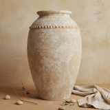 Vaso terracota artesanal Tamar I feito à mão Portugal. Decoração Orgânica; Design biofílico; Decoração sustentável; Decoração estilo wabi-sabi, minimalista, rústico, mediterrânico, Japandi e farmehouse. Decoração de interiores; 