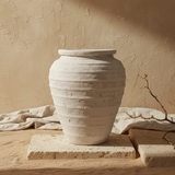 Vaso terracota artesanal Marua A, MADE IN Portugal. Estilo wabi-sabi, minimalista, rústico, mediterrânico, moderno e outras. Decoração sustentável e design de interiores; design biofílico;