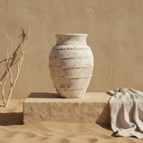Vaso terracota artesanal LAMOUR H feito à mão Portugal. Decoração orgânica. Decoração e design de interiores; decoração e design biofílico; Decoração minimalista, wabi-sabi, rústica, mediterrânico e farmehouse. 