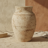 Vaso terracota artesanal LAMOUR I feito à mão Portugal. Decoração orgãnica; Decoração sustentável; Design de interiores; decoração e design biofílico; Decoração minimalista, wabi-sabi, rústica, mediterrânico e farmehouse. 