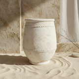 Vaso terracota artesanal Alba G feito à mão Portugal. Decoração Wabi-sabi, minimalista, rústico, farmhouse e moderno. Design de interiores; design biofílico; decoração sustentável.