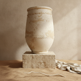 Vaso terracota artesanal Alba G feito à mão Portugal. Estilo marroquino; Estilo Mediterrânico; Decoração Wabi-sabi, minimalista, rústico, farmhouse e moderno. Design de interiores; design biofílico; decoração sustentável.