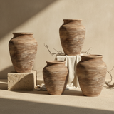 Vaso terracota artesanal RÚSTICO X.1 feito à mão em Portugal. Decoração orgânica.
decoração wabi-sabi, minimalista, rústica, mediterrânica, cottagecore e farmhouse . Decoração e design de interiores; design biofílico;