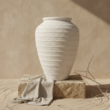 Vaso terracota artesanal  EXC 26, handmade em Portugal. Decoração orgânica. Estilo mediterranico. Design de interiores sustentável; design biofílico; Decoração wabi-sabi, farmhouse, Japandi, minimalista, mediterrânica, cottagecore e moderno.