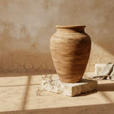 Vaso terracota artesanal RÚSTICO Y feito à mão em Portugal. decoração e design biofílico; Decoração wabi-sabi, minimalista, rústica, mediterrânica, cottagecore e farmhouse . Decoração e design de interiores; 