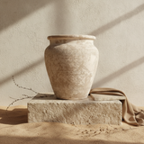 Vaso terracota artesanal Alura D made in Portugal. Organic Decor; Decoração wabi-sabi, minimalista, rústico, mediterrânico, e outras. Decoração e design de interiores; decoração e design biofílico;