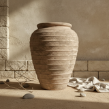 Vaso terracota artesanal  EXC 15, handmade em Portugal. Decoração wabi-sabi, farmhouse, Japandi, minimalista, mediterrânica, cottagecore e moderno. Design de interiores, decoração sustentável; design biofílico;