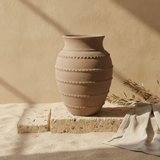 Vaso terracota artesanal  EXC 33, handmade em Portugal. Organic Decor; Design de interiores sustentável; design biofílico; Decoração orgânica; Decoração wabi-sabi, farmhouse, Japandi, minimalista, mediterrânica. 