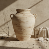Vaso terracota artesanal RÚSTICO X.3 com alças feito à mão em Portugal. Decoração orgânica.
decoração wabi-sabi, minimalista, rústica, mediterrânica, cottagecore e farmhouse . Decoração e design de interiores; design biofílico;