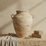 Vaso terracota artesanal RÚSTICO X.3 com alças feito à mão em Portugal. Decoração orgânica.
decoração wabi-sabi, minimalista, rústica, mediterrânica, cottagecore e farmhouse . Decoração e design de interiores; design biofílico;