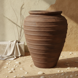 Vaso terracota artesanal Rústico X.4, feito à mão em Portugal. Decoração orgânica; Decoração rústica e cottagecore. Inspiração mediterrânica e farmhouse. Decoração de interiores; Design biofílico; Decoração sustentável