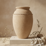 Vaso terracota artesanal Tamar M feito à mão Portugal. Decoração de interiores; Decoração Orgânica; Design biofílico; Decoração sustentável; Decoração estilo wabi-sabi, minimalista, rústico, mediterrânico, Japandi e farmehouse. 