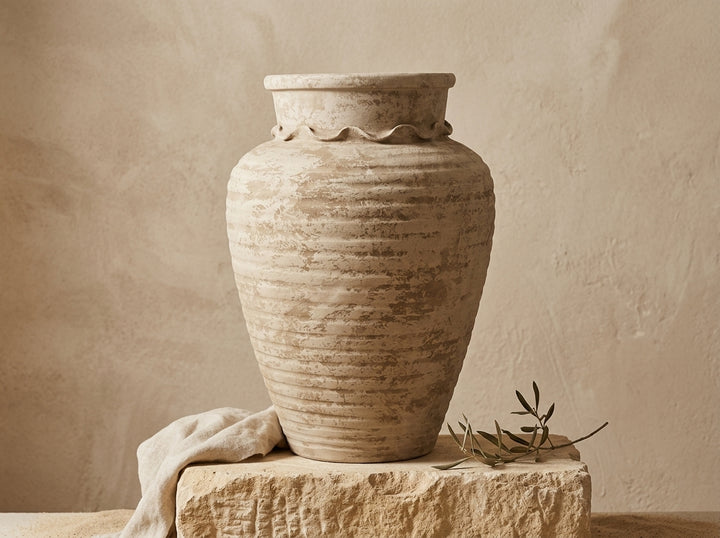 Vaso terracota artesanal  EXC 31.1, handmade em Portugal. ORGANIC DECOR; Decoração wabi-sabi, farmhouse, Japandi, minimalista, mediterrânica, cottagecore e moderno. Design de interiores, decoração sustentável; design biofílico;