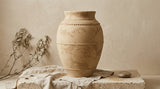 Vaso terracota artesanal LAMOUR K feito à mão Portugal.  Design de interiores; Decoração sustentável; Decoração orgânica; decoração e design biofílico; Decoração minimalista, wabi-sabi, rústica, mediterrânico e farmehouse. 
