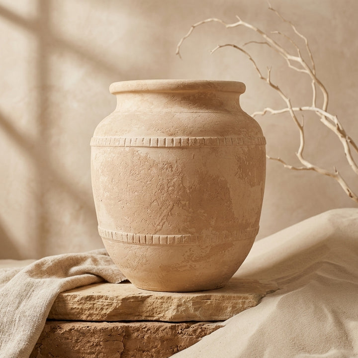 Vaso terracota artesanal  EXC 32, handmade em Portugal. Decoração orgâmica; Decoração wabi-sabi, farmhouse, Japandi, minimalista, mediterrânica, cottagecore e moderno. Design de interiores, decoração sustentável; design biofílico;