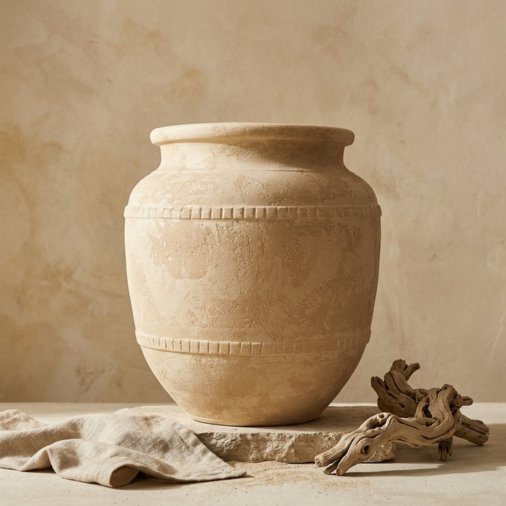Vaso terracota artesanal  EXC 32, handmade em Portugal. Decoração orgâmica; Decoração wabi-sabi, farmhouse, Japandi, minimalista, mediterrânica, cottagecore e moderno. Design de interiores, decoração sustentável; design biofílico;