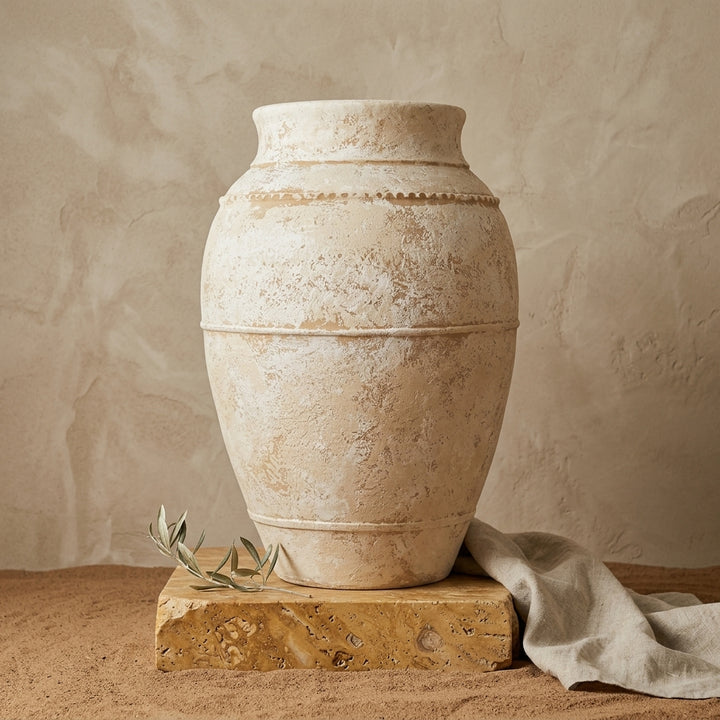 Vaso terracota artesanal LAMOUR M feito à mão Portugal. ORGANIC DECOR; Design de interiores; Decoração sustentável; Decoração orgânica; decoração e design biofílico; Decoração minimalista, wabi-sabi, rústica, mediterrânico e farmehouse. 