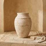 Vaso terracota artesanal LAMOUR M feito à mão Portugal. ORGANIC DECOR; Design de interiores; Decoração sustentável; Decoração orgânica; decoração e design biofílico; Decoração minimalista, wabi-sabi, rústica, mediterrânico e farmehouse. 