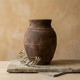 Vaso terracota artesanal RÚSTICO S feito à mão em Portugal. Estilos minimalista, rústico, mediterrânico, Japandi,  wabi-sabi e farmehouse. Decoração de interiores;  design biofílico;