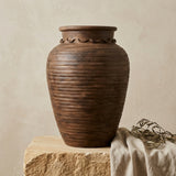 Vaso terracota artesanal RÚSTICO K feito à mão em Portugal, decoração wabi-sabi, minimalista, rústica, mediterrânica, cottagecore e farmhouse . Decoração e design de interiores; decoração e design biofílico;