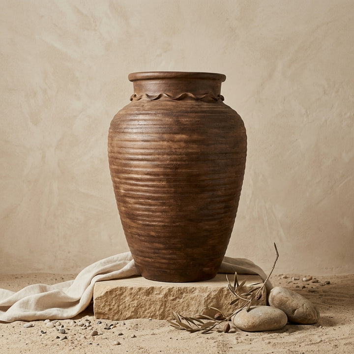 Vaso terracota artesanal RÚSTICO K feito à mão em Portugal, decoração wabi-sabi, minimalista, rústica, mediterrânica, cottagecore e farmhouse . Decoração e design de interiores; decoração e design biofílico;