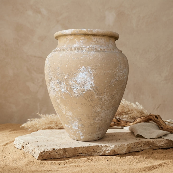 Vaso terracota artesanal Kora M,  artesanato feito em Portugal. Decoração de interiores; Design biofílico; Decoração sustentável nos estilos: Japandi, minimalista, rústico, mediterrânico, farmhouse e cottage. 
