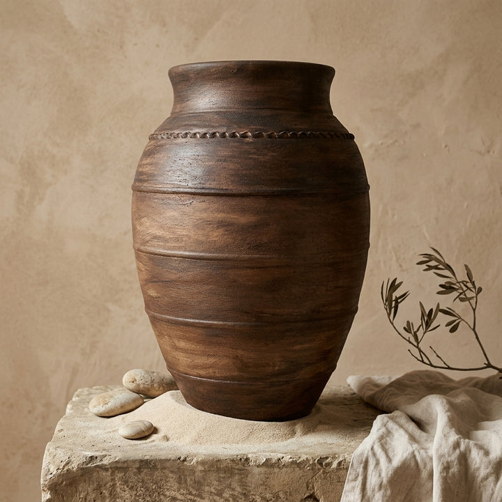 Vaso terracota artesanal RÚSTICO G.2 feito à mão Portugal. Decoração orgânica; Decoração minimalista, wabi-sabi, rústica, mediterrânico e farmehouse. Decoração e design de interiores; design biofílico e decoração;