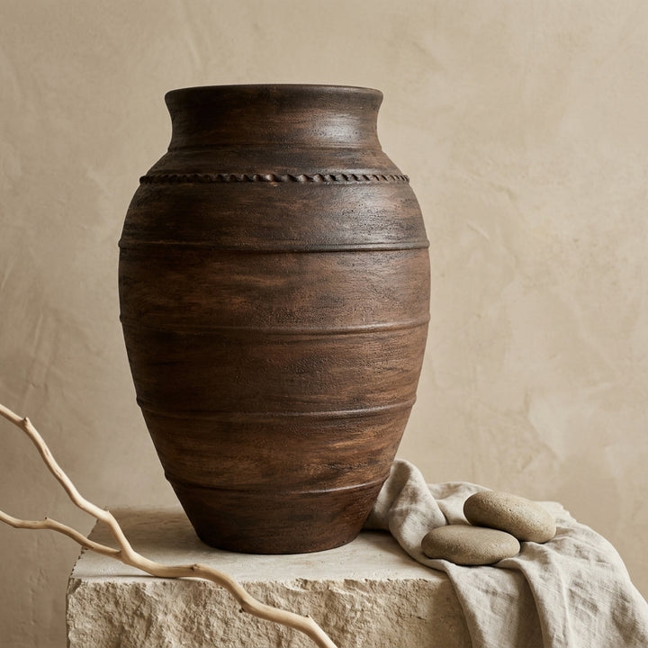 Vaso terracota artesanal RÚSTICO G.2 feito à mão Portugal. Decoração orgânica; Decoração minimalista, wabi-sabi, rústica, mediterrânico e farmehouse. Decoração e design de interiores; design biofílico e decoração;
