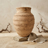 Vaso terracota artesanal LAMOUR E feito à mão Portugal. Decoração orgânica. Decoração e design de interiores; decoração e design biofílico; Decoração minimalista, wabi-sabi, rústica, mediterrânico e farmehouse. Mediterranean House Style