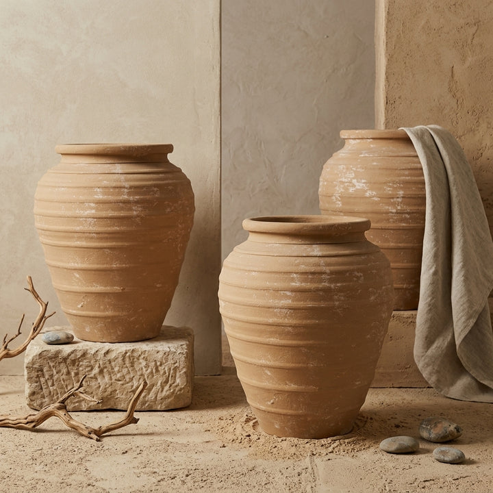 Vaso terracota artesanal Marua D, MADE IN Portugal. Decoração orgânica; Estilo wabi-sabi, minimalista, rústico, mediterrânico, moderno e outras. Decoração sustentável e design de interiores; design biofílico;