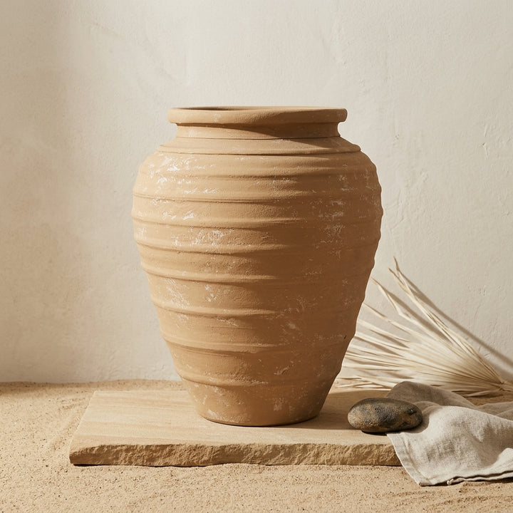 Vaso terracota artesanal Marua D, MADE IN Portugal. Decoração orgânica; Estilo wabi-sabi, minimalista, rústico, mediterrânico, moderno e outras. Decoração sustentável e design de interiores; design biofílico;