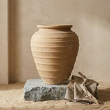 Vaso terracota artesanal Marua D, MADE IN Portugal. Decoração orgânica; Estilo wabi-sabi, minimalista, rústico, mediterrânico, moderno e outras. Decoração sustentável e design de interiores; design biofílico;